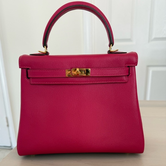 Hermes Handbags - Hermes Kelly 25 in rose pop chèvre leather